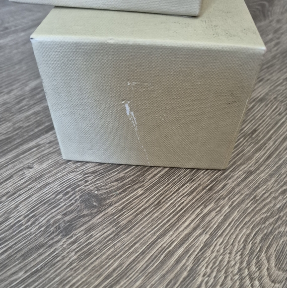 Burberry sunglasses with box and pamphlet. Brown with gold hardware - Picture 13 of 16